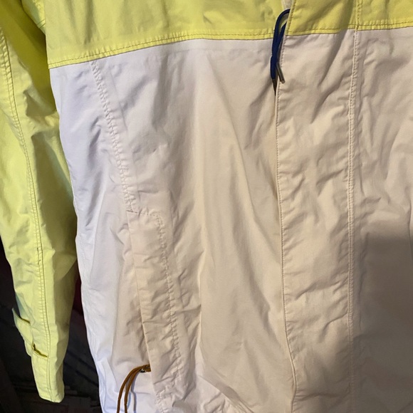 The North Face Rain Jacket. Size M - Picture 3 of 9